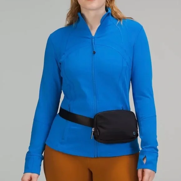 NWT BLACK Lululemon Everywhere Belt Bag - Picture 2 of 4